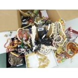 ASSORTED COSTUME AND DRESS JEWELLERY TO INCLUDE Glamorgan jewellery, Hamilton & Young Celtic brooch,