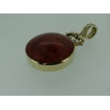 9CT YELLOW GOLD SET BLOODSTONE & MOTHER-OF-PEARL PENDANT of circular form with scroll to a loop