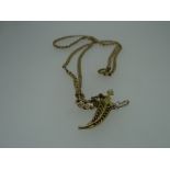 9CT YELLOW GOLD HALLMARKED NECKLACE & PENDANT in the form of a Janbiya dagger and scabbard, 14gms