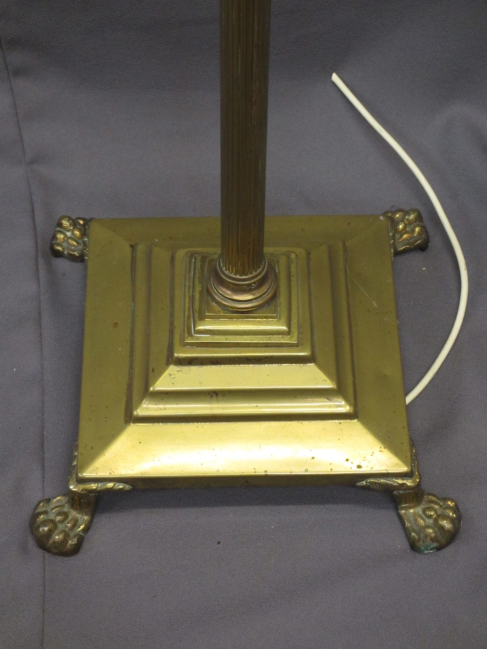 QUALITY BRASS CORINTHIAN COLUMN TOP ADJUSTABLE STANDARD LAMP converted for electricity - Image 3 of 3