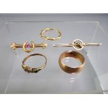 9CT GOLD JEWELLERY, a quantity to include a wedding band and two semi-precious stone set bar