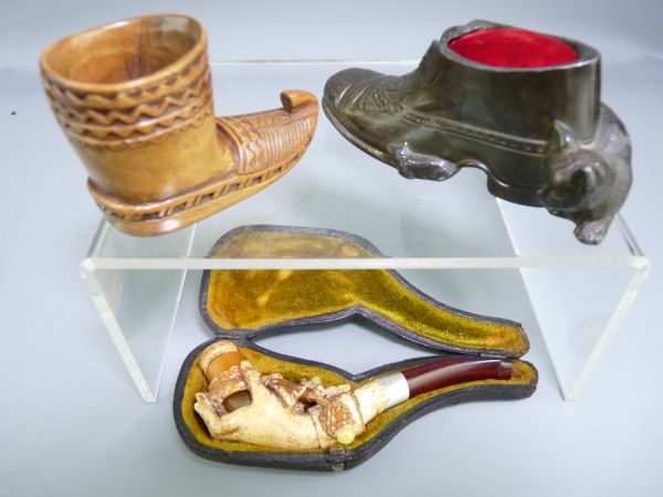 CASED MEERSCHAUM PIPE carved in the form of a hand holding an oak leaf branch with amber mouthpiece,