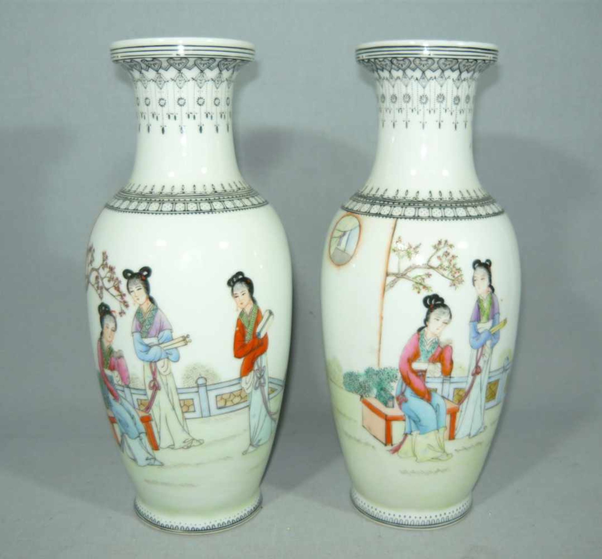 Paar chinesische Vasen. Wohl um 1880. H. je ca. 26 cm.Pair chinese vases. Prob. around 1880. H. each