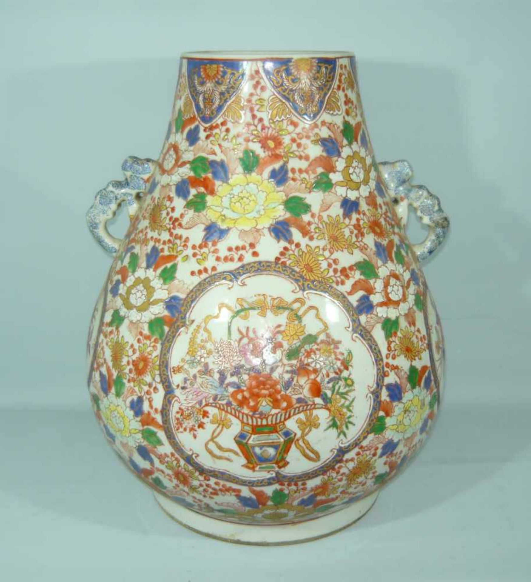 Große bauchige Henkelvase mit umlaufender Malerei. Antik. H. ca. 46 cm. DM ca. 36 cm.Large bellied - Bild 4 aus 5