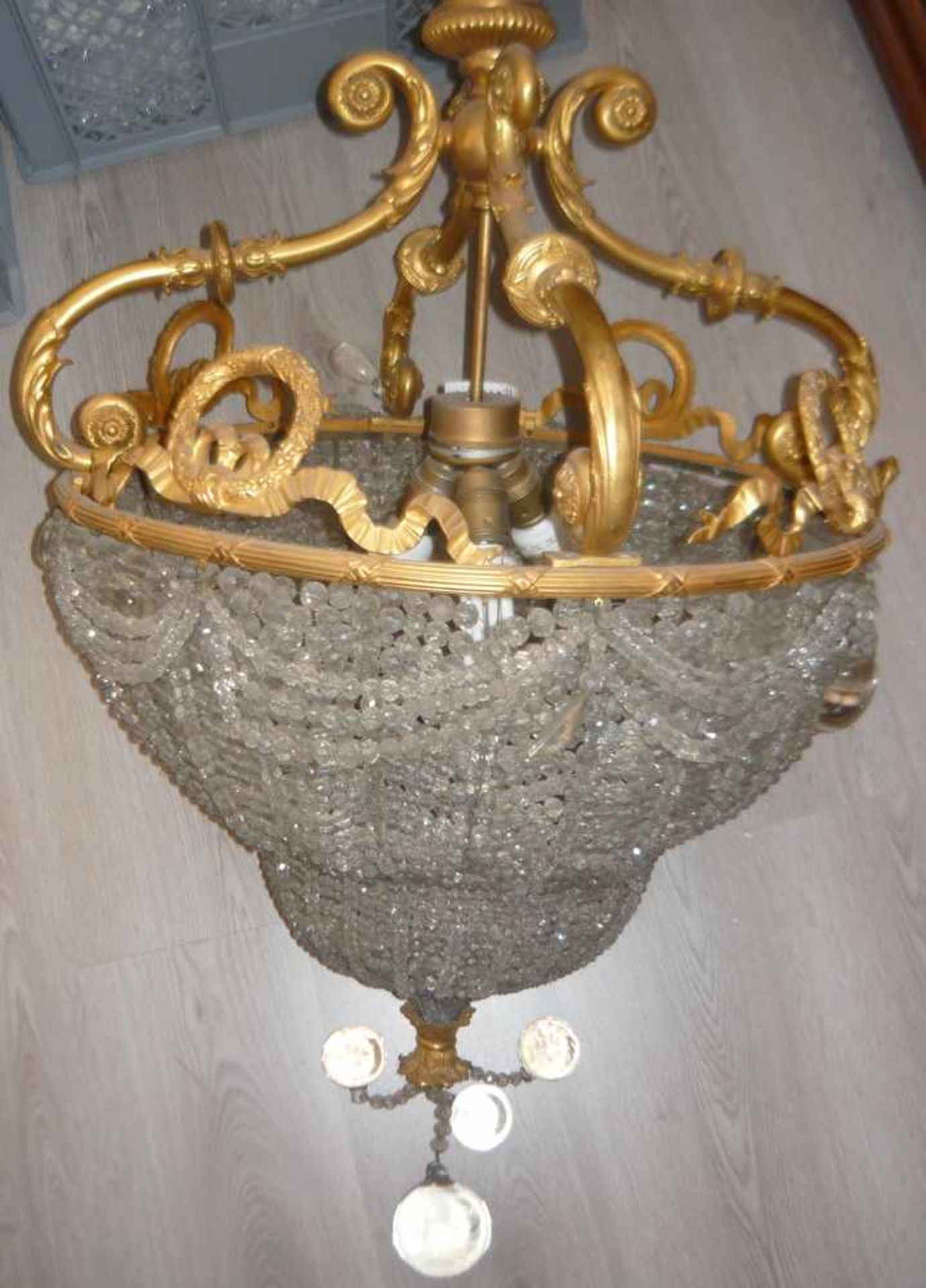 Große Deckenlampe mit erneuertem modernem Behang. DM ca. 50 cm. Keine Garantie auf Funktion.Large