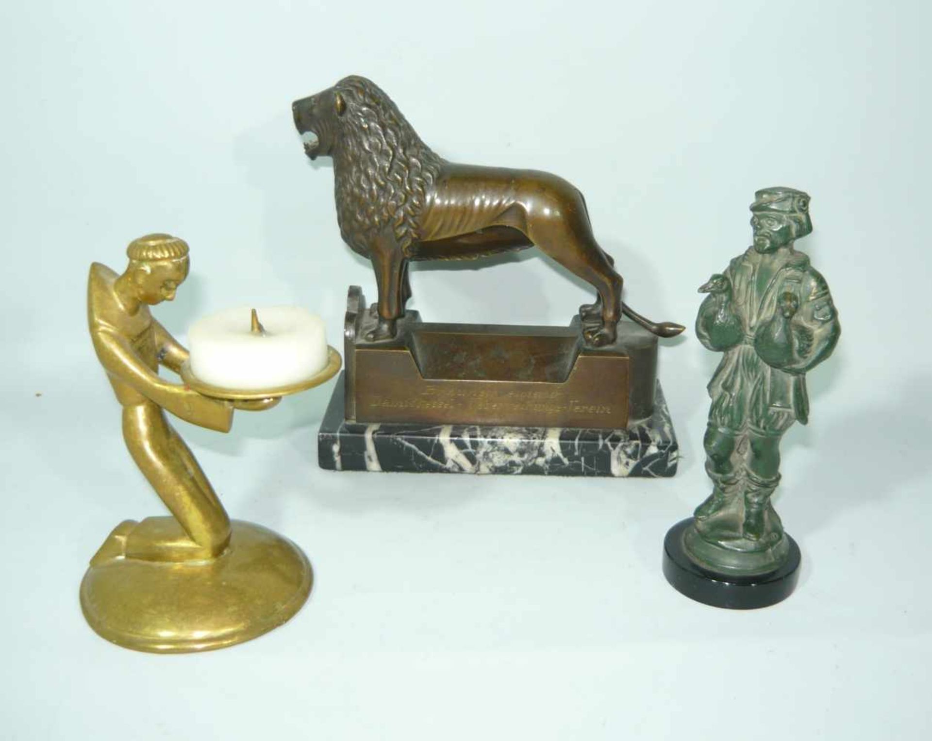 Konvolut drei Metallfiguren. Tlw. Bronze. H. ca. 17 cm u. kl.Lot of three metal figures. Partly