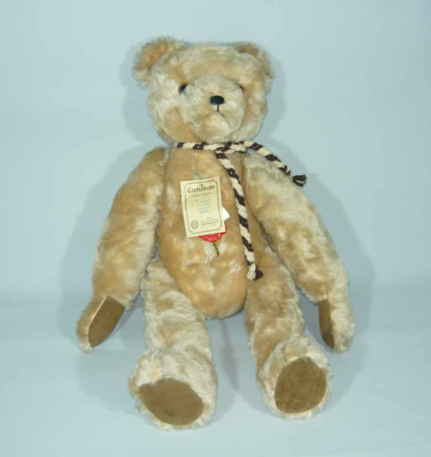 Hermann. Großer Teddybär. Replika. Limitierte Edition. Kopf, Arme u. Beine beweglich. L. ca. 51 cm.