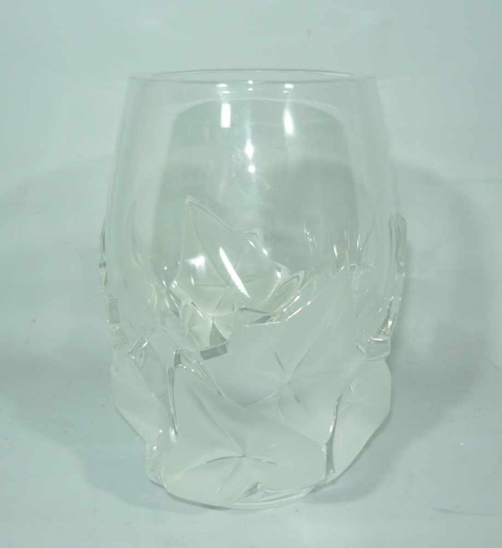 Lalique, Frankreich. Große schwere Tischvase. Im Boden sign. H. ca. 18 cm.Lalique, France. Large