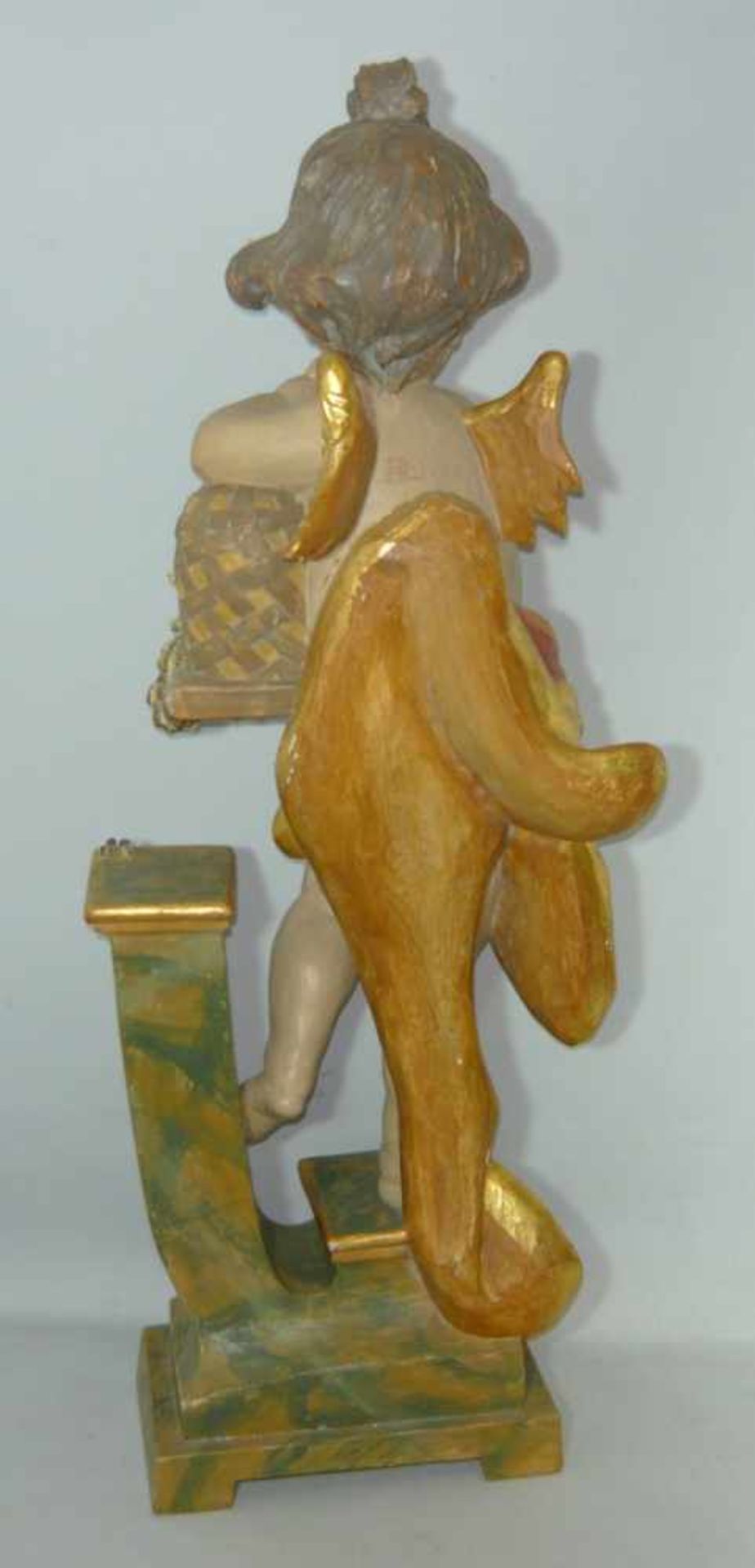 Amor als Honigdieb im Barockstil. Holz, handgeschnitzt. Älteren Datums. H. ca. 81 cm.Cupid as - Image 3 of 3