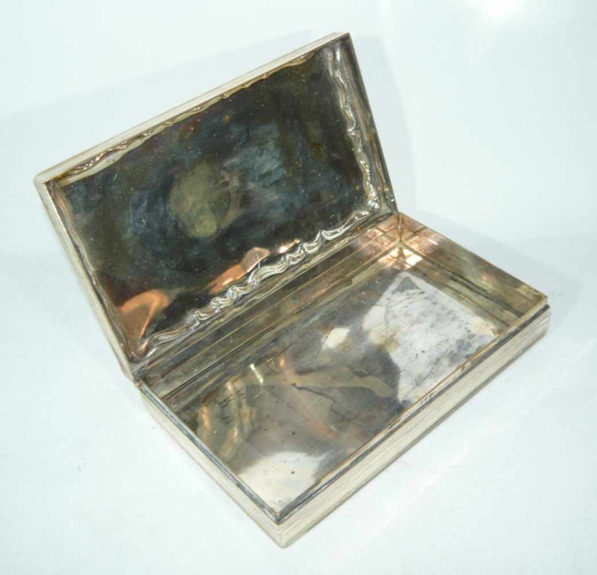 Seltene niederländische Deckeldose. Gew. 168 g. Maß ca. 3x8x13 cm.Rare dutch lid box. Weigh. app. - Bild 2 aus 2