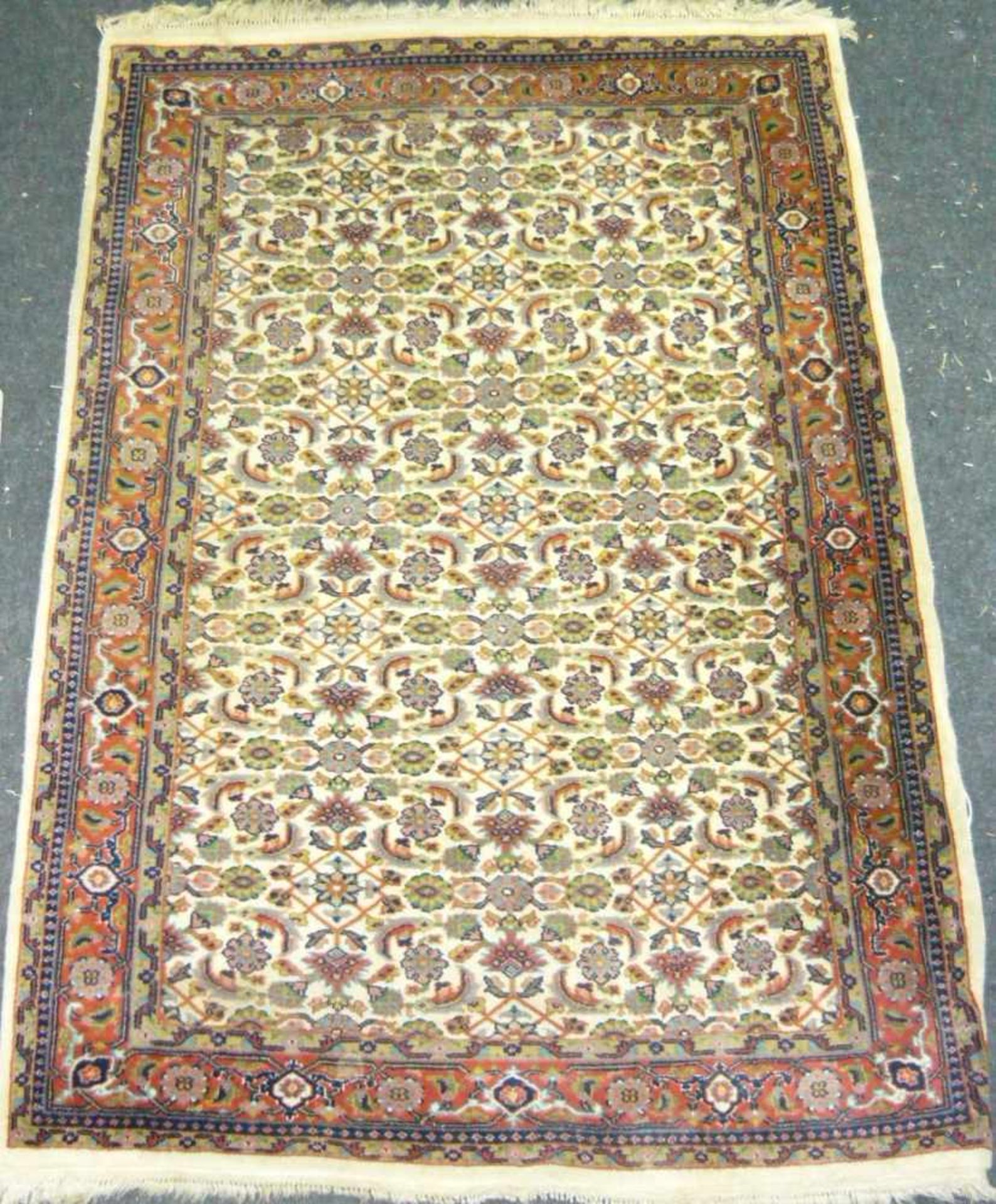 Orientteppich. Vintage. Maß ca. 122x180 cm.Oriental rug. Vintage. Meas. app. 122x180 cm.