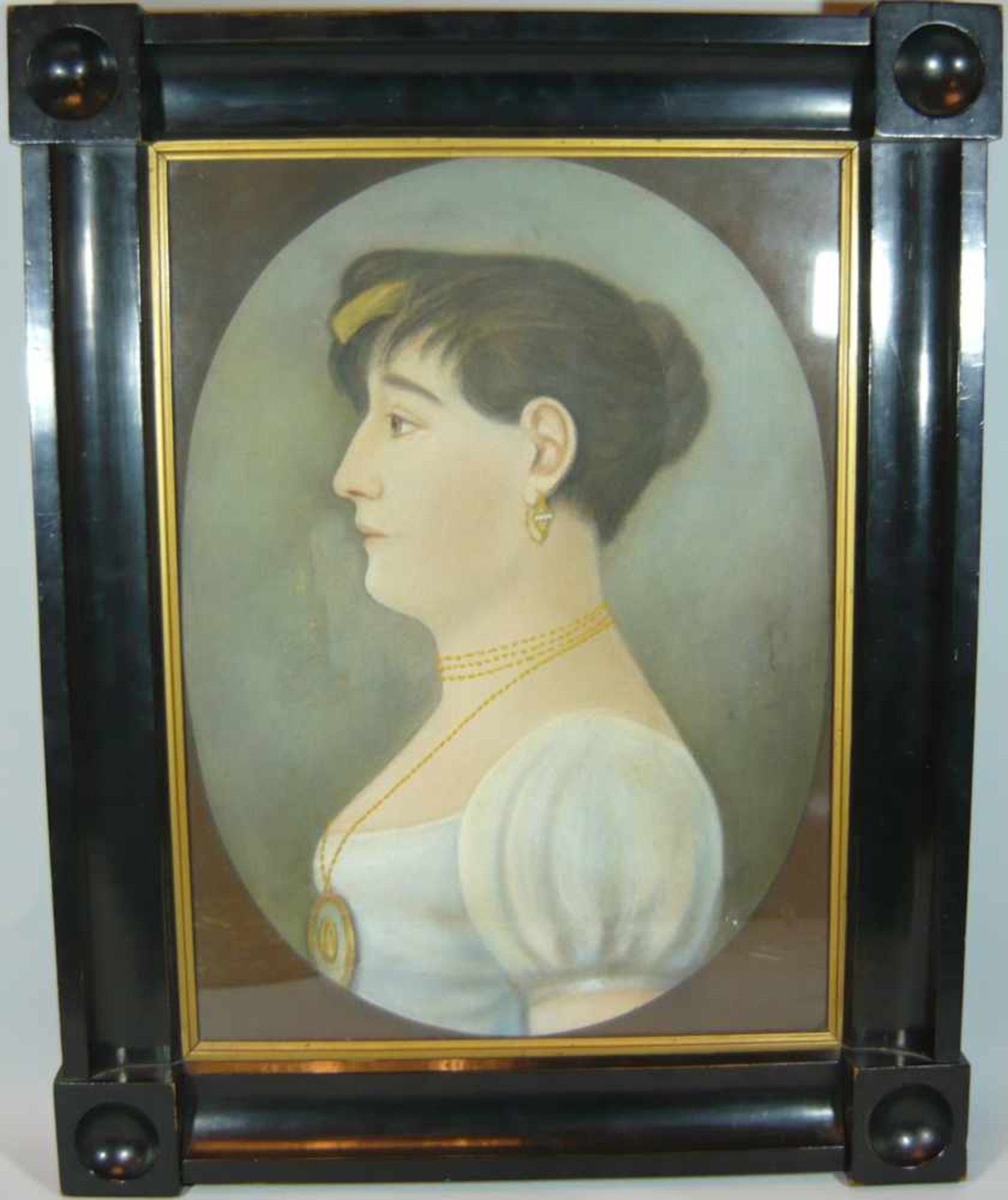 Unbek. Künstler. Porträt einer jungen Frau. Gouache. Biedermeier. Hinter Glas gerahmt. Rahmen ca.