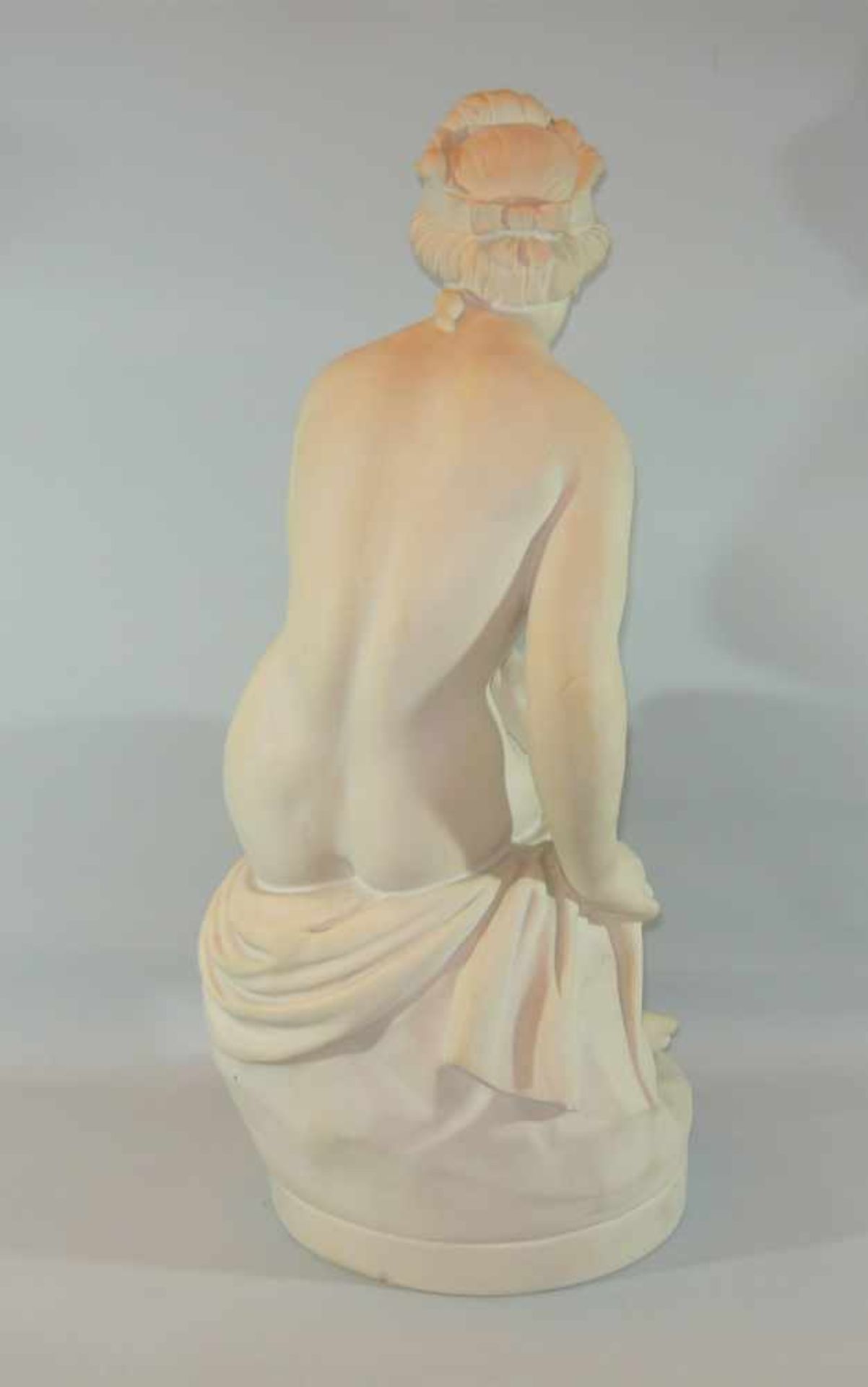 Lorenzo dal Torrione. Große sitzende Venus. Weißer Marmor. Seitlich sign. 20. Jhdt. H. ca. 92 cm. - Bild 4 aus 6