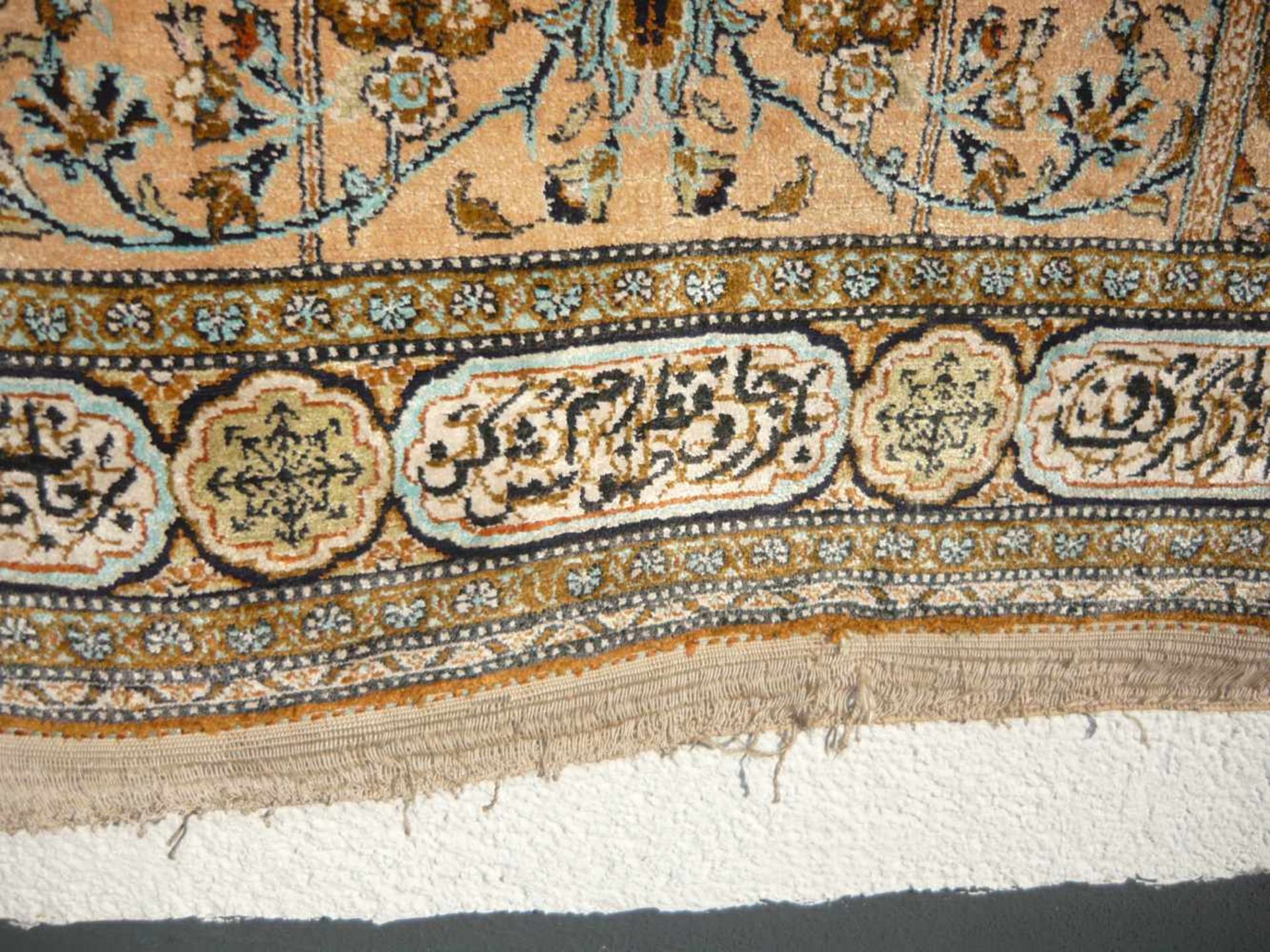 Musealer Wandteppich aus Seide. Iran. 1. H. 20. Jhdt. Maß ca. 74x132 cm.Wallcarpet out of silk. - Bild 2 aus 4