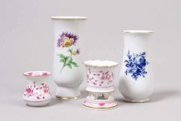 Vier Vasen.Meissen 20. Jh. Dekor u.a. Indisch Purpur, Chrysantheme und blaues Bukett. Goldränder. H: