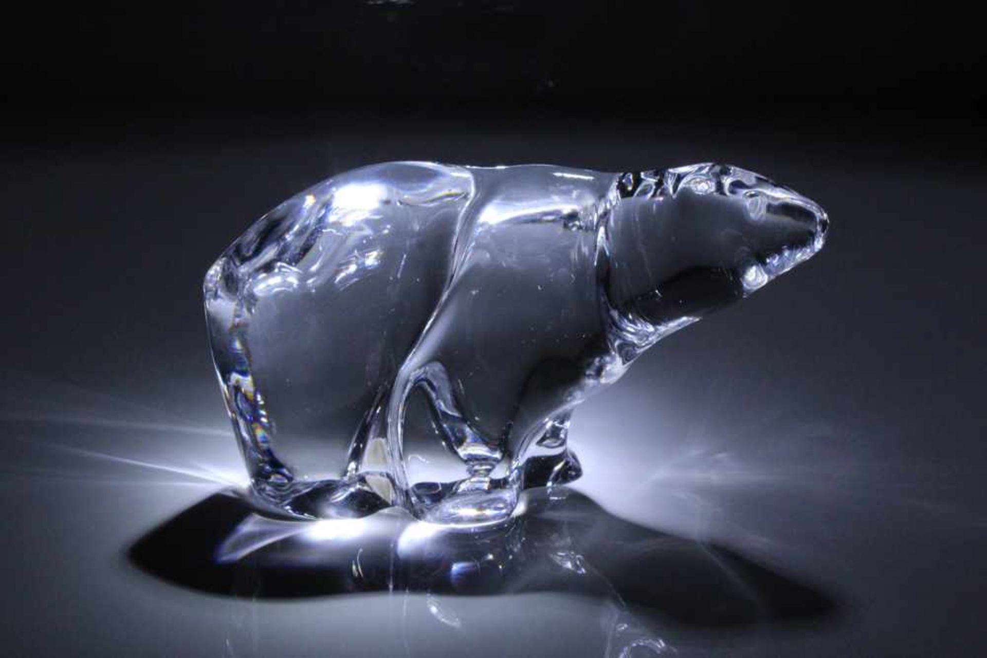 Paperweight.Eisbär. Farbloses Glas. L: 17 cm.