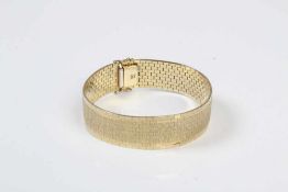 Armband.GG 585. Milanese, teilweise satiniert. Gew. ca. 51g. L: 21 cm.