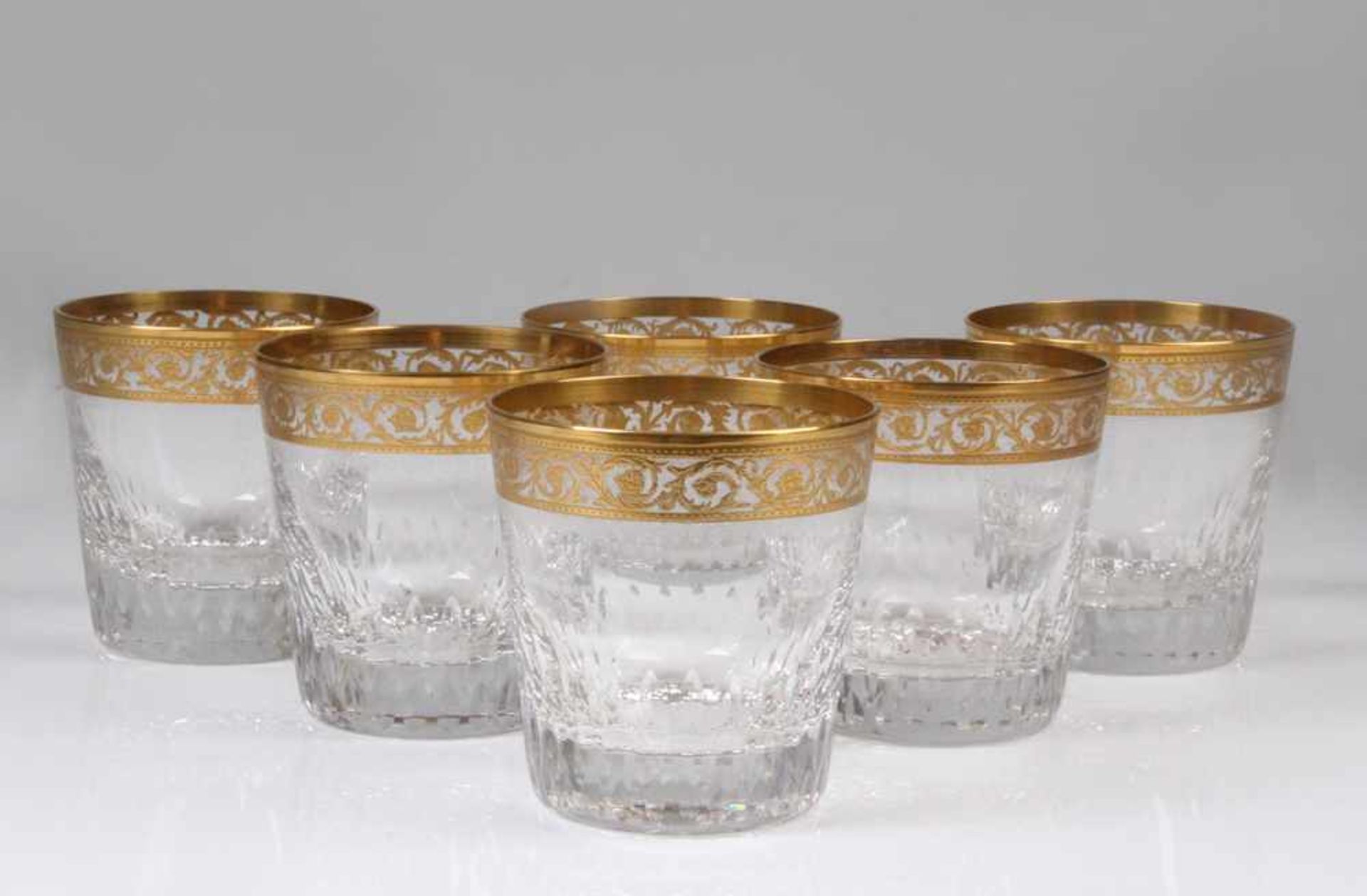 Sechs Whiskybecher.Frankreich, 20. Jh. Saint Louis "Thistle Gold" Ätzgoldkante. H: 8,7cm.