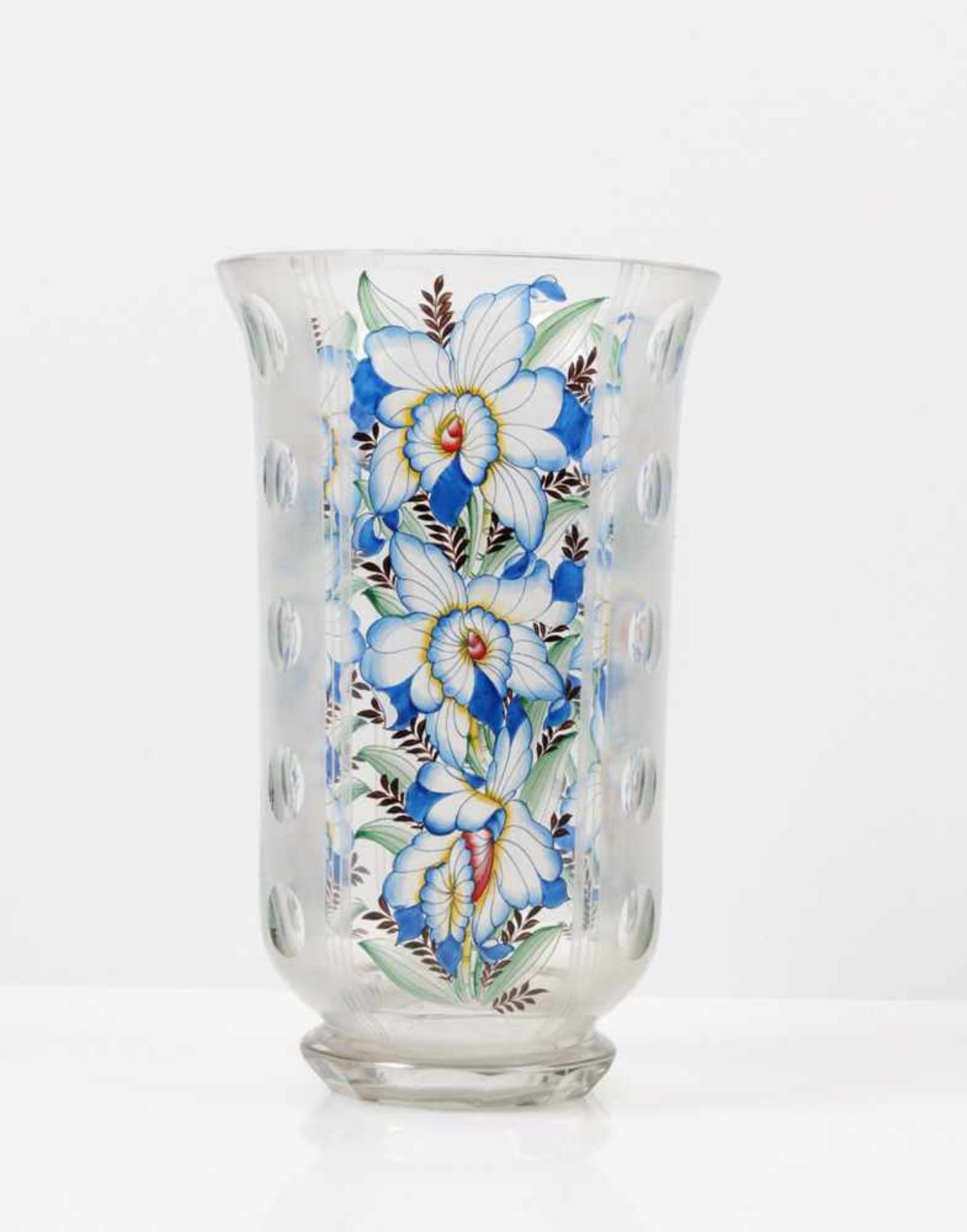 Große Vase.Wohl Steinschönau, um 1930. Farbloses Glas, flacher Sockel, Kugelauschliff im Wechsel mit