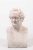 Marmorbüste.20. Jh. Auf rechteckigem Sockel fein profilierte Büste Johann Wolfgang von Goethe. H: 35