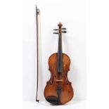 Violine im Kasten.Klebeetikett bez."Camilloy Camille Fecit Mantua 1739" Korpuslänge 35,8 cm. Nicht