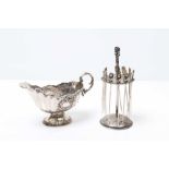 Cocktailspieße im StänderDeutsch, um 1900. Silber 800. 11 Spieße im Ständer, Dekor Hildesheimer