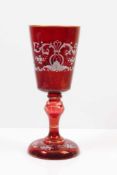 Pokal.Böhmen, 19. Jh. Mundgeblasenes, rot lasiertes Glas. Runder Standfuß, balusterschaft,