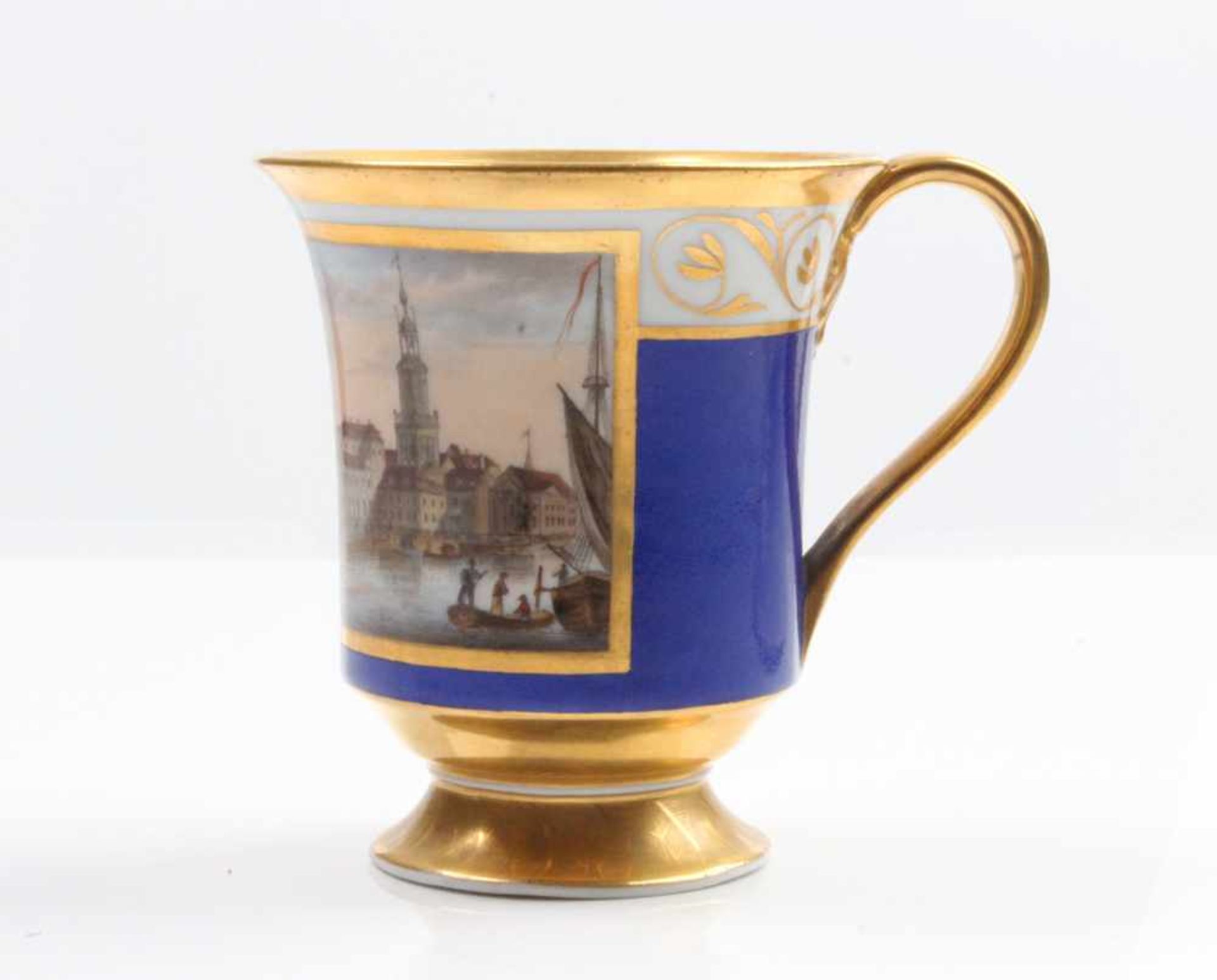 Ansichtentasse mit Untertasse. "Hamburg".Berlin KPM, um 1815/20. Porzellan, Preußischblauer Fond mit - Bild 2 aus 5