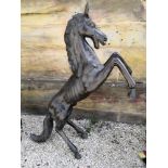 Steigendes Pferd.Ende 19. Jh. Bronze schwarz gefärbt. H: 127 cm.