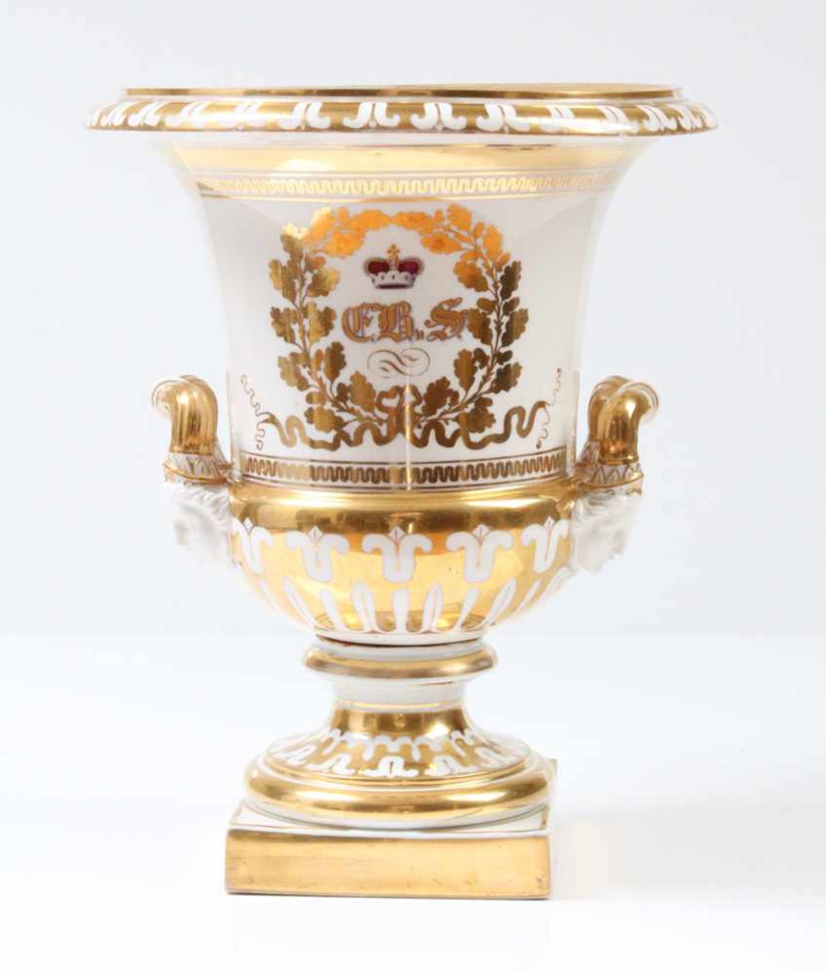 Kratervase.Nymphenburg, um 1825. Vase No. "20". Auf quadratischer Sockelplatte mit rundem Fuß, - Image 2 of 2