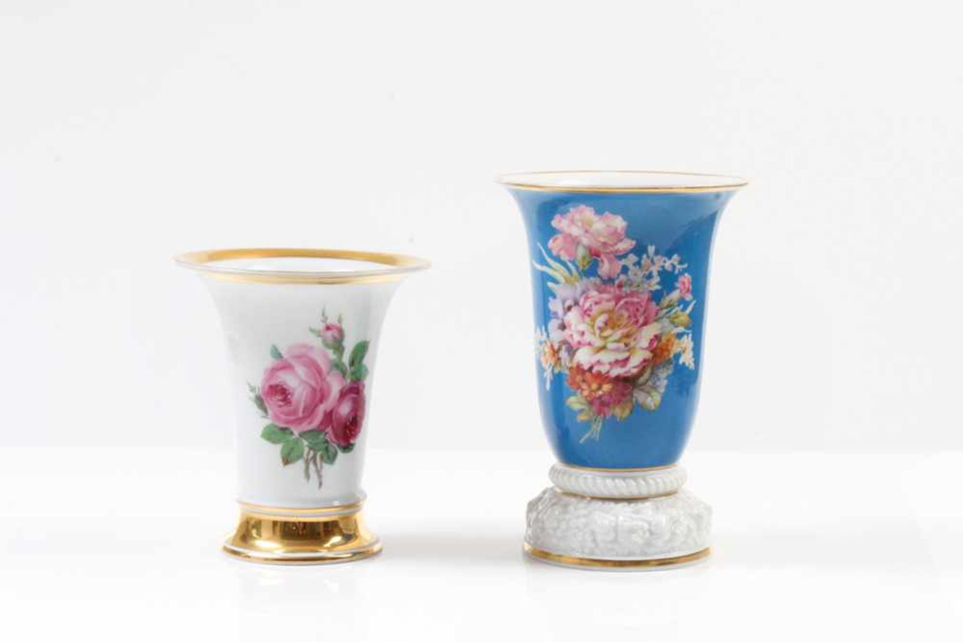 Zwei Vasen.20. Jh. Meissen und Rosenthal. Blumendekor. H: bis 17,5 cm.