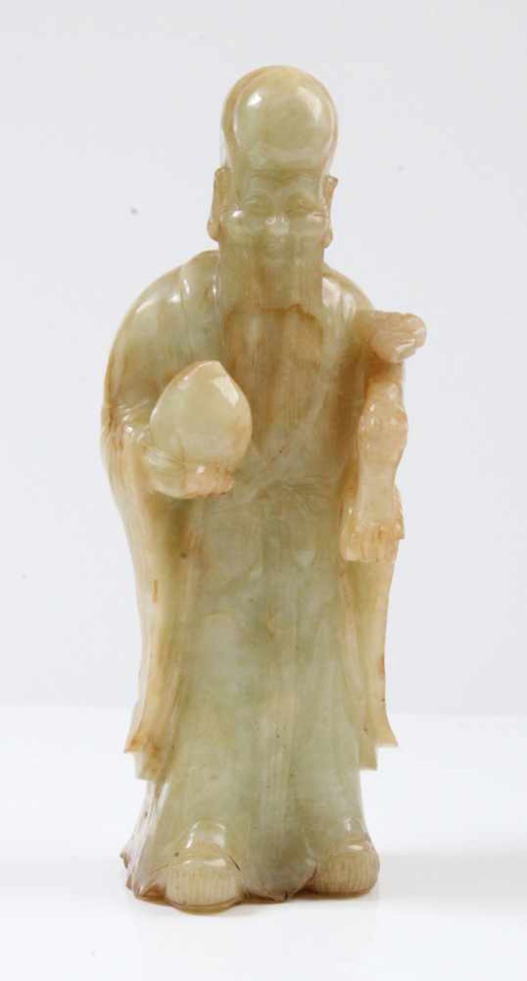 Figur eines Philosophen.China, 19. Jh. Jade. H: 24 cm.