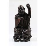 Figur.China, 19. Jh. Holz geschnitzt, sitzender Chinese. H: 32,5 cm.