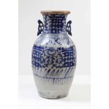 Vase.China, 19. Jh. Balusterform, blau dekoriert. Vasenrand besch. H: 40 cm.