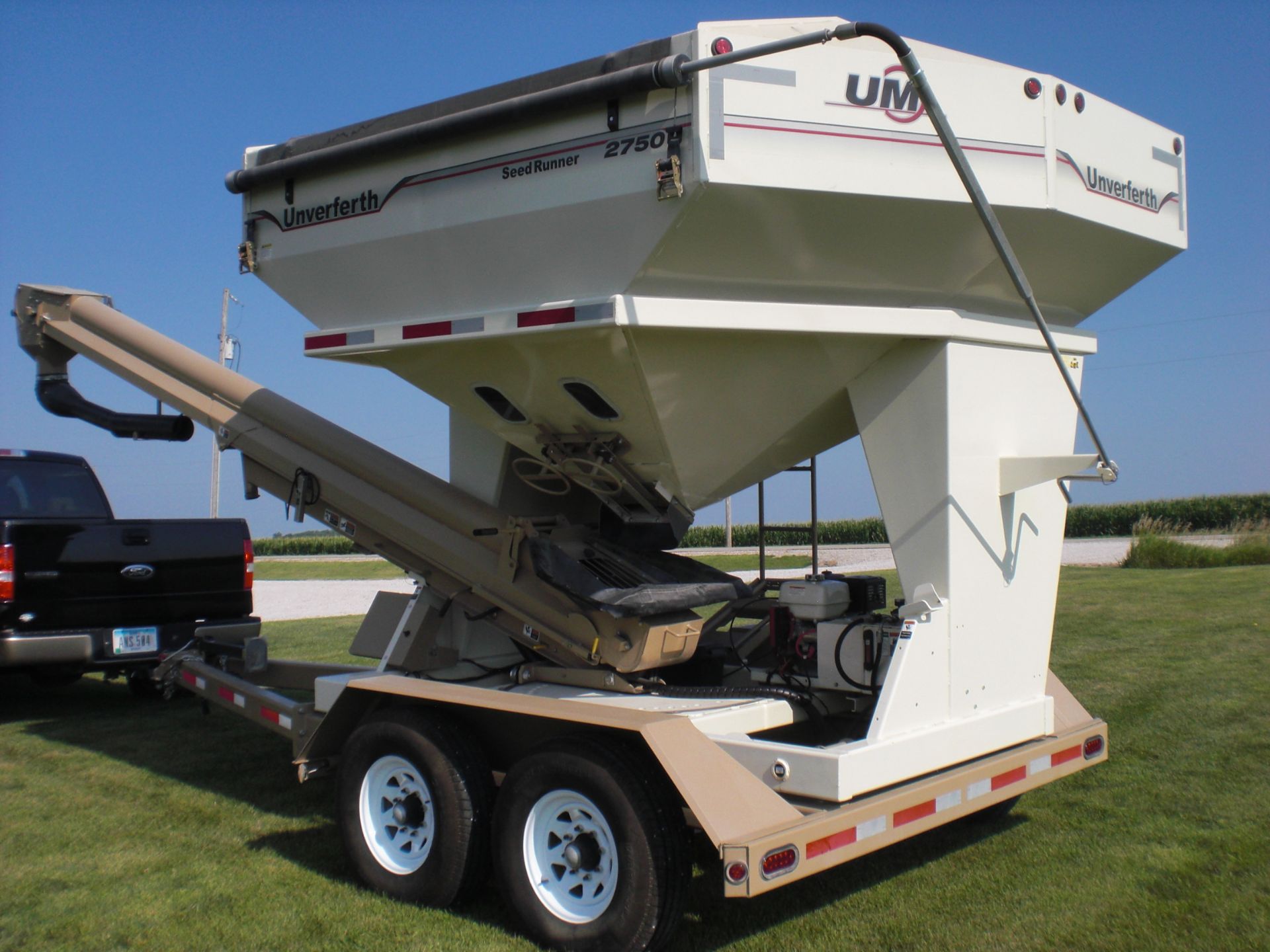 2012 Unverferth 2750 Seed Runner w/ Honda 340 gas engine, scale & tarp - Image 2 of 3