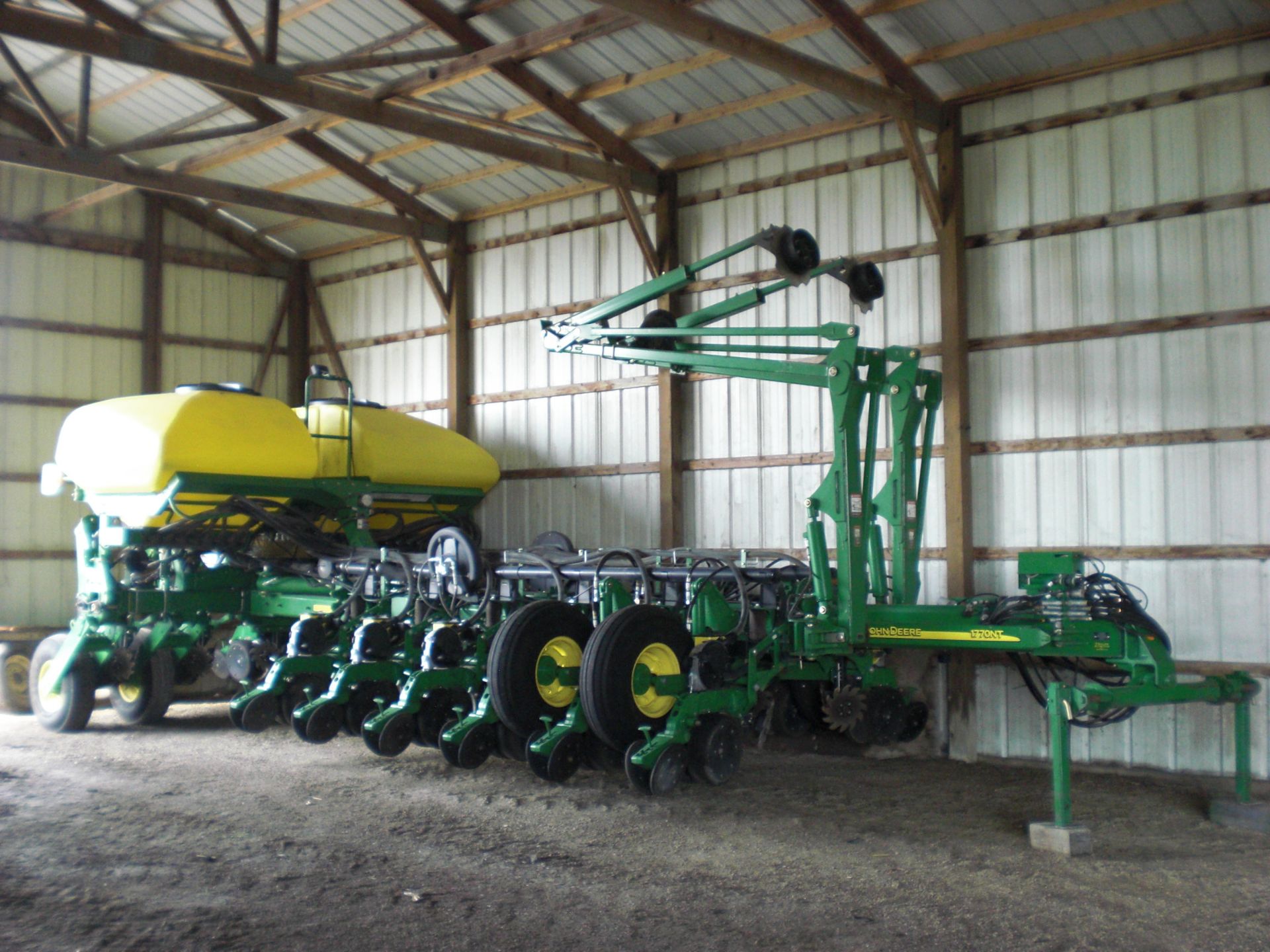 PLANTER 2011 JD 1770 N Till 16-30” CCS Delivery, Pro Units, Shark Tooth trash whips, New chains,