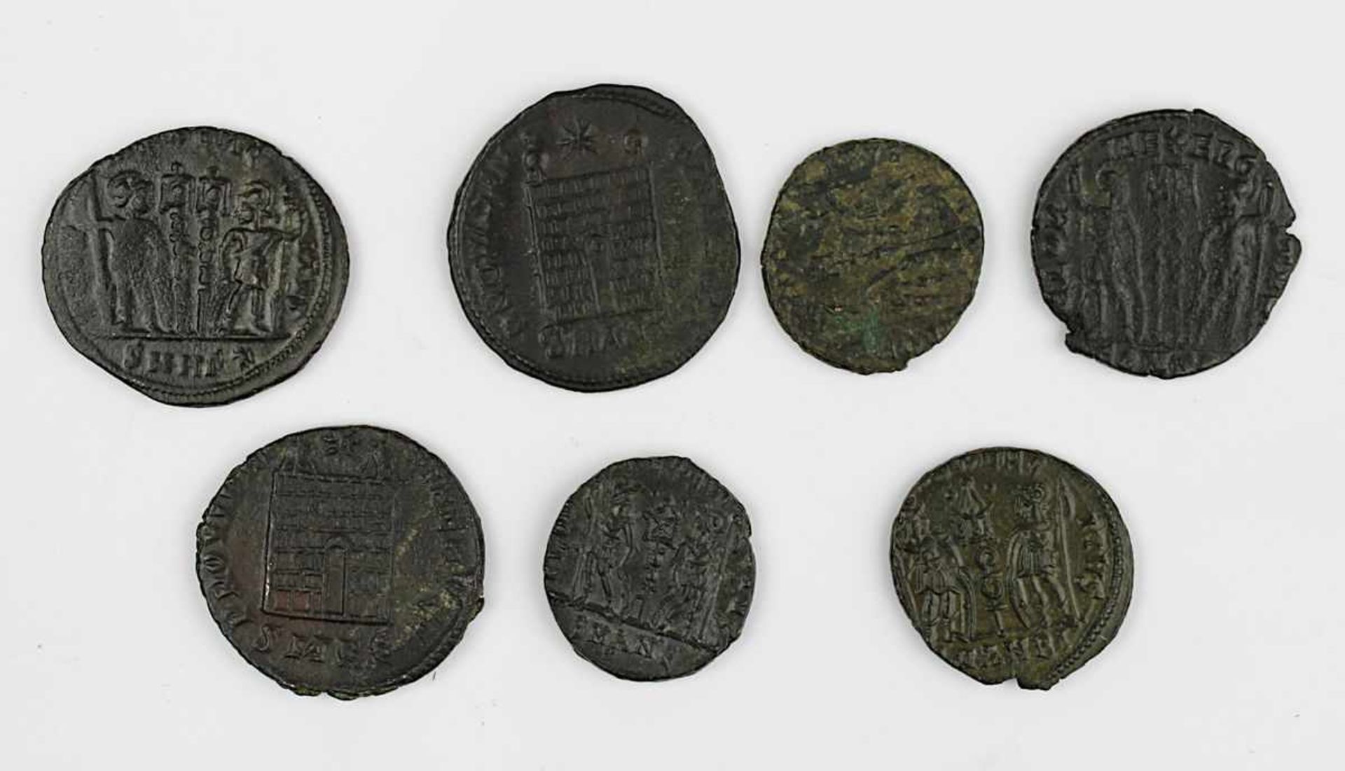 7 Follis-Münzen, Constantin I (306-337 AD), davon 3 kleinere, D jew. ca. 1,4 cm, Gewicht von 1,7 bis - Bild 2 aus 2
