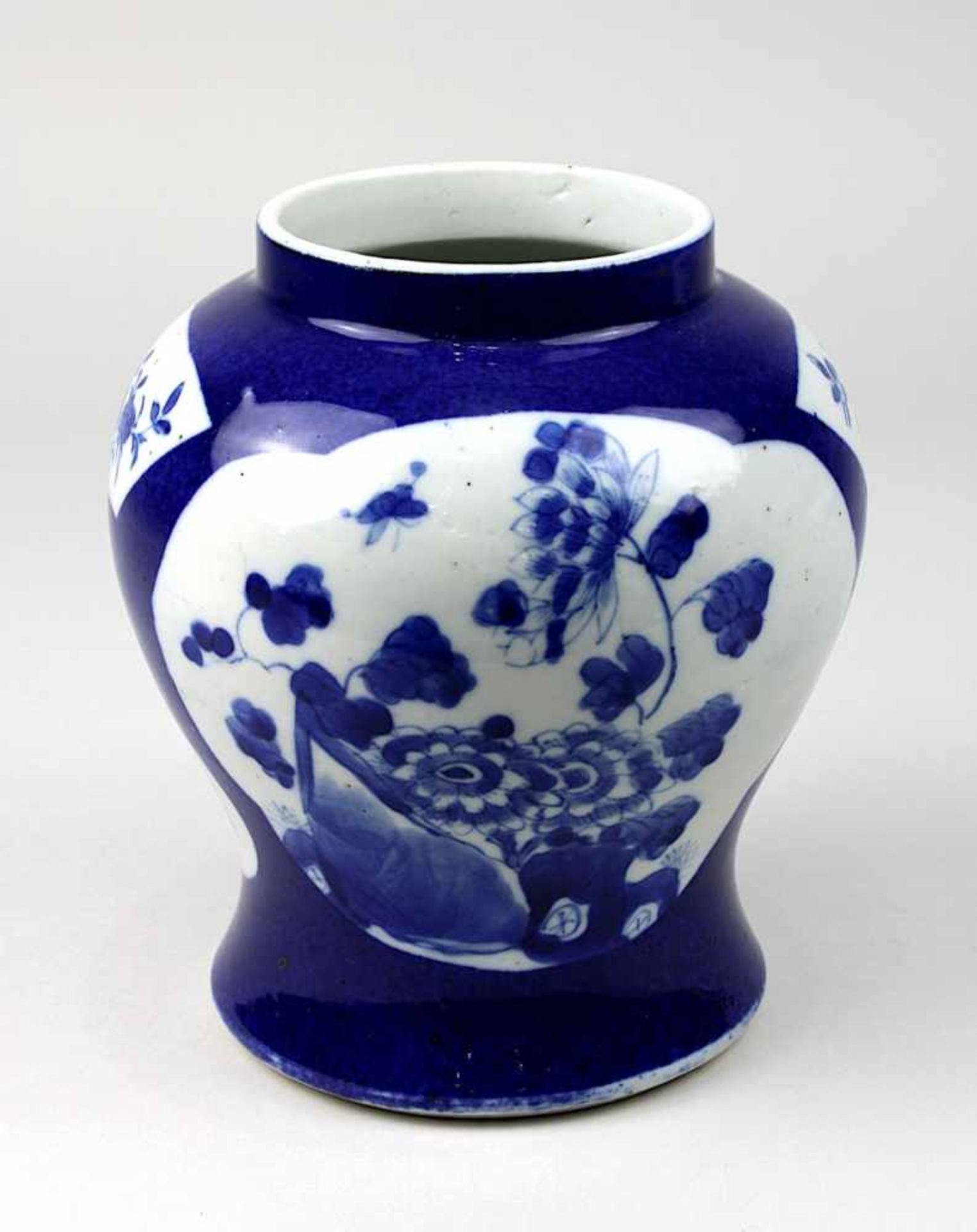 Chinesische Porzellan-Vase, Kangxi-Periode (1661-1722), balusterförmiger, Porzellan weißer Scherben,