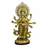 Großer Bronze-Buddha Amoghapasha, Tibet neuzeitlich, auf Lotuspodest stehende 8-armige Figur in