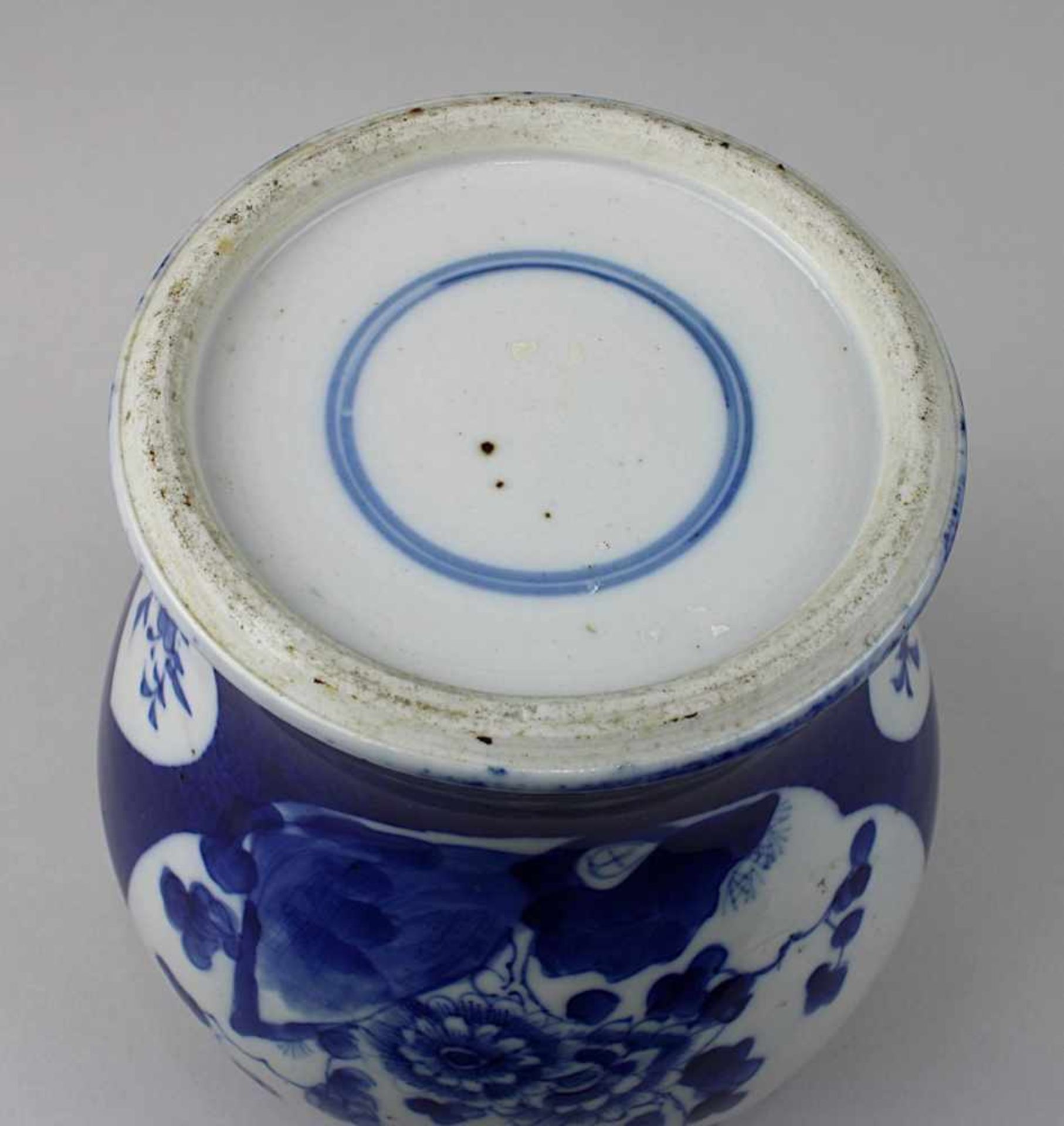 Chinesische Porzellan-Vase, Kangxi-Periode (1661-1722), balusterförmiger, Porzellan weißer Scherben, - Bild 3 aus 3