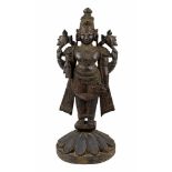 Vishnu, Holzfigur, Südindien um 1900, aus dunklem Teakholz mit schöner Patina,vierarmige Darstellung