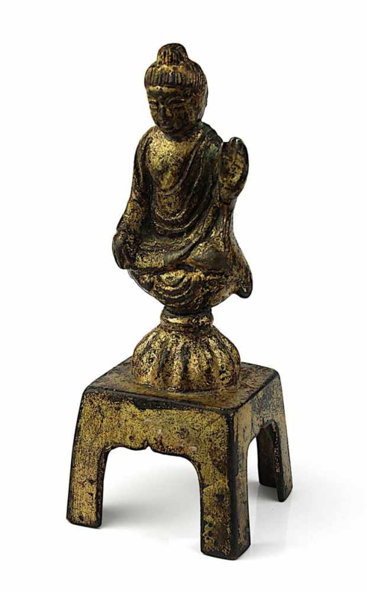 Kleine Buddhafigur, China wohl Tang-Dynastie (618-907), Bronze mit Resten von Vergoldung, Buddha