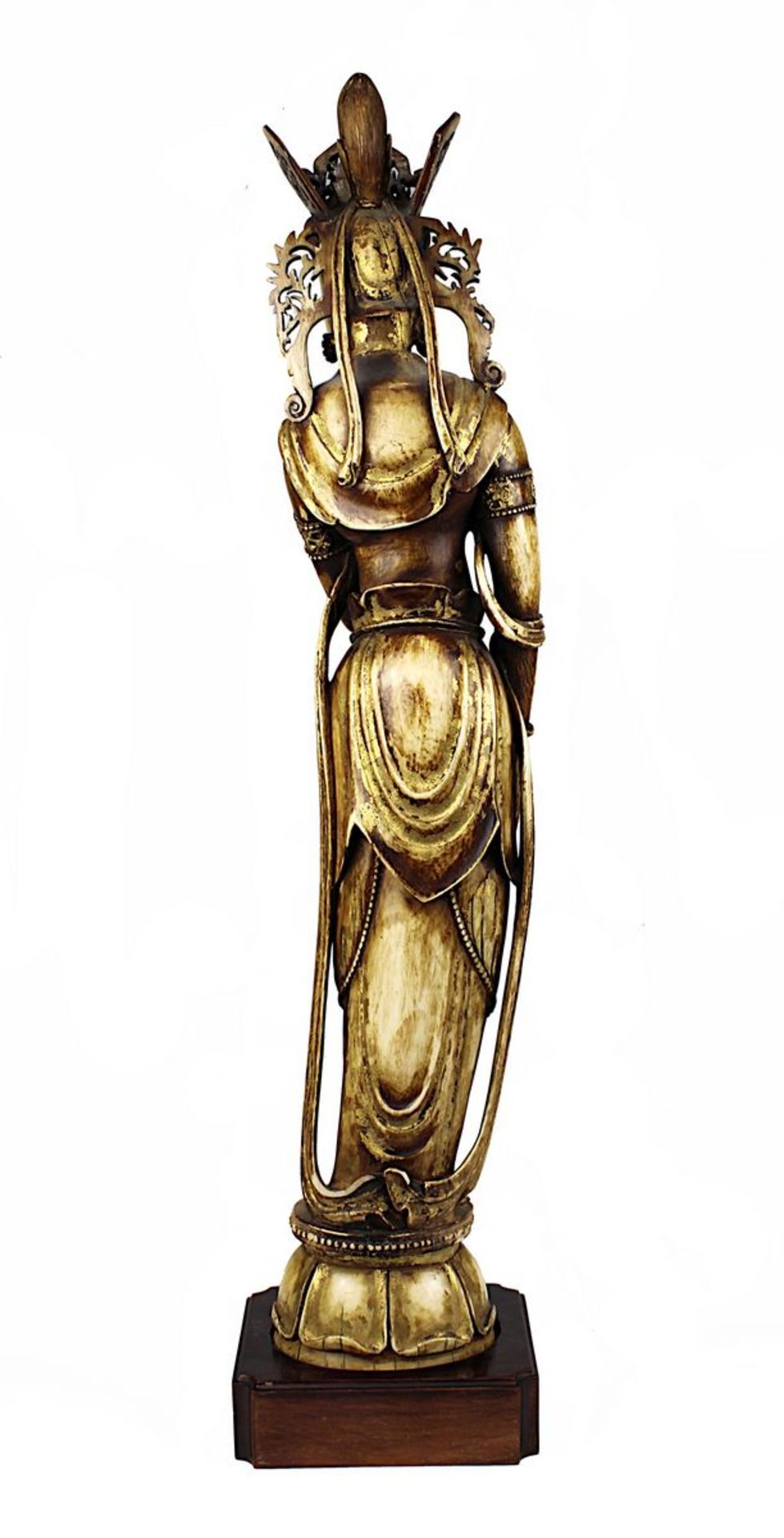 Stehende Guanyin, Elfenbein mit Resten von Vergoldung, China 18./19. Jh., aus einem Stück - Bild 3 aus 4