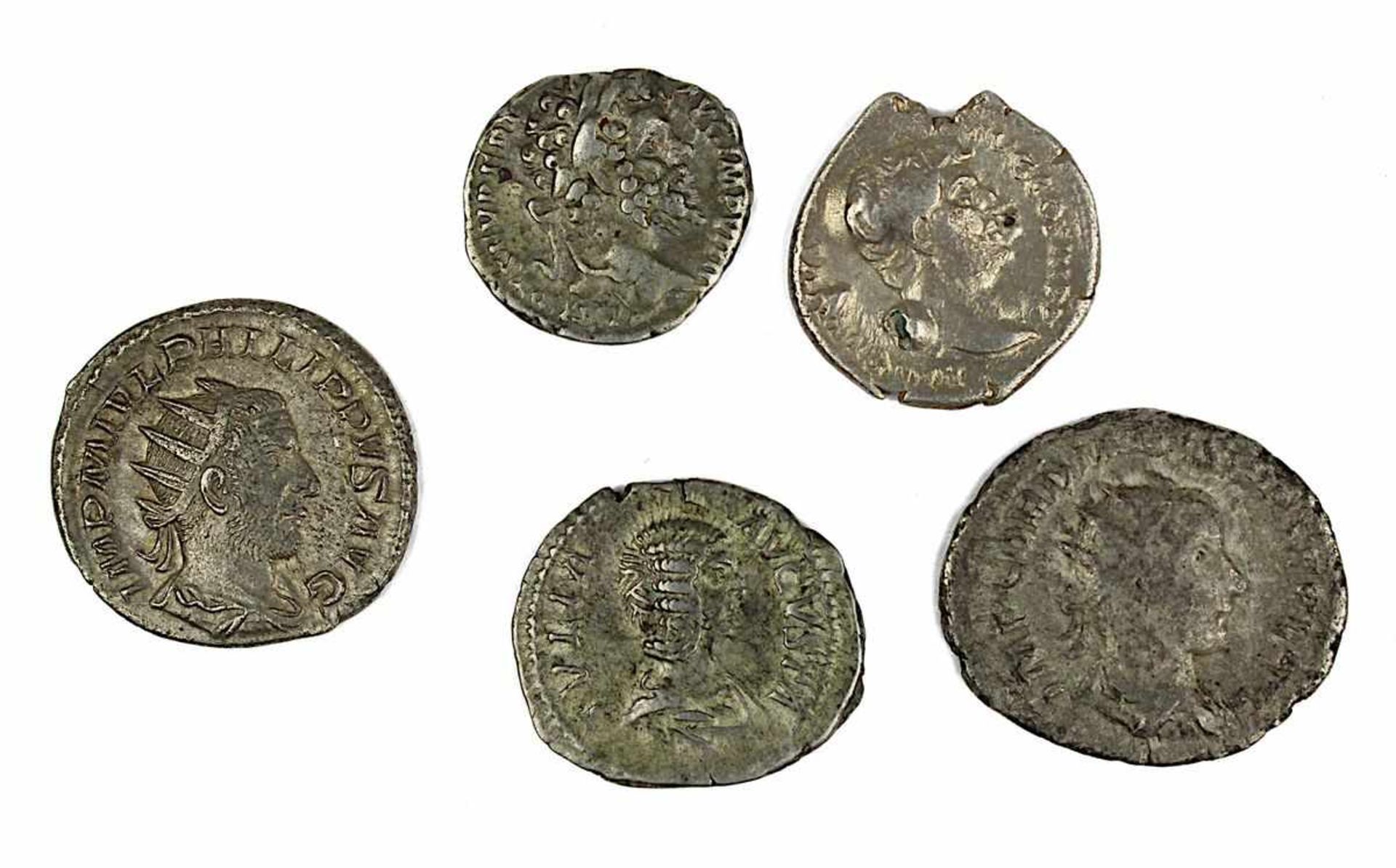 5 römische AR Denare: Hadrian (117-138 AD), Gewicht 3,2 g; Septimus Severus (193-211 AD), Gewicht