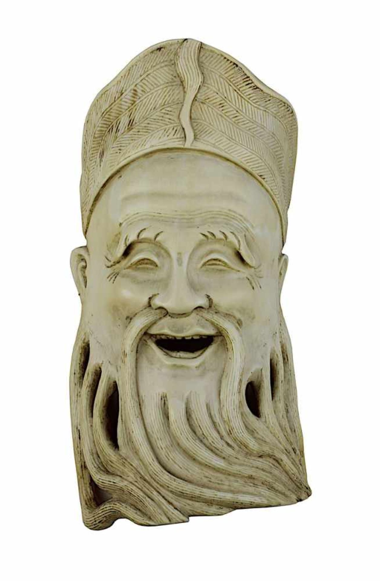 Kleine Elfenbein-Maske eines lachenden Alten mit langem Bart, China um 1900, aus einem Stück fein