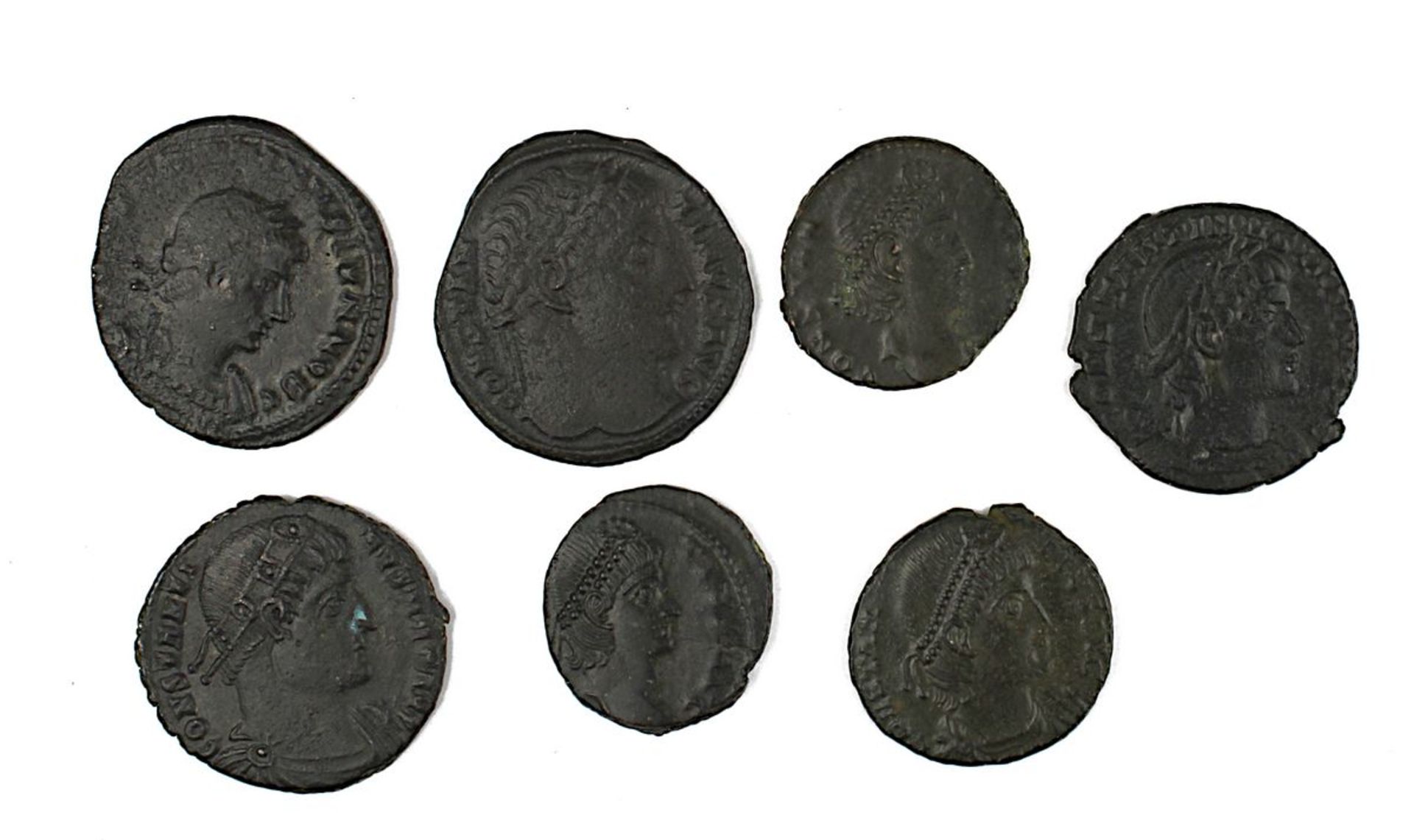 7 Follis-Münzen, Constantin I (306-337 AD), davon 3 kleinere, D jew. ca. 1,4 cm, Gewicht von 1,7 bis