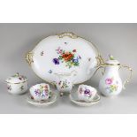 Tête à Tête Meissen Ende 19. / Anfang 20.Jh., mit Blumendekor, farbig und gold staffiert,