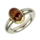 Designerring in Silber und Gold mit Boulder-Opal, silberner Reif mit Kastenfassung in 750er Gelbgold