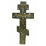 Großes orthodoxes Bronzekreuz, Russland, 19.Jh. reliefiert, mit Emaileinlagen in Blau und Weiß,