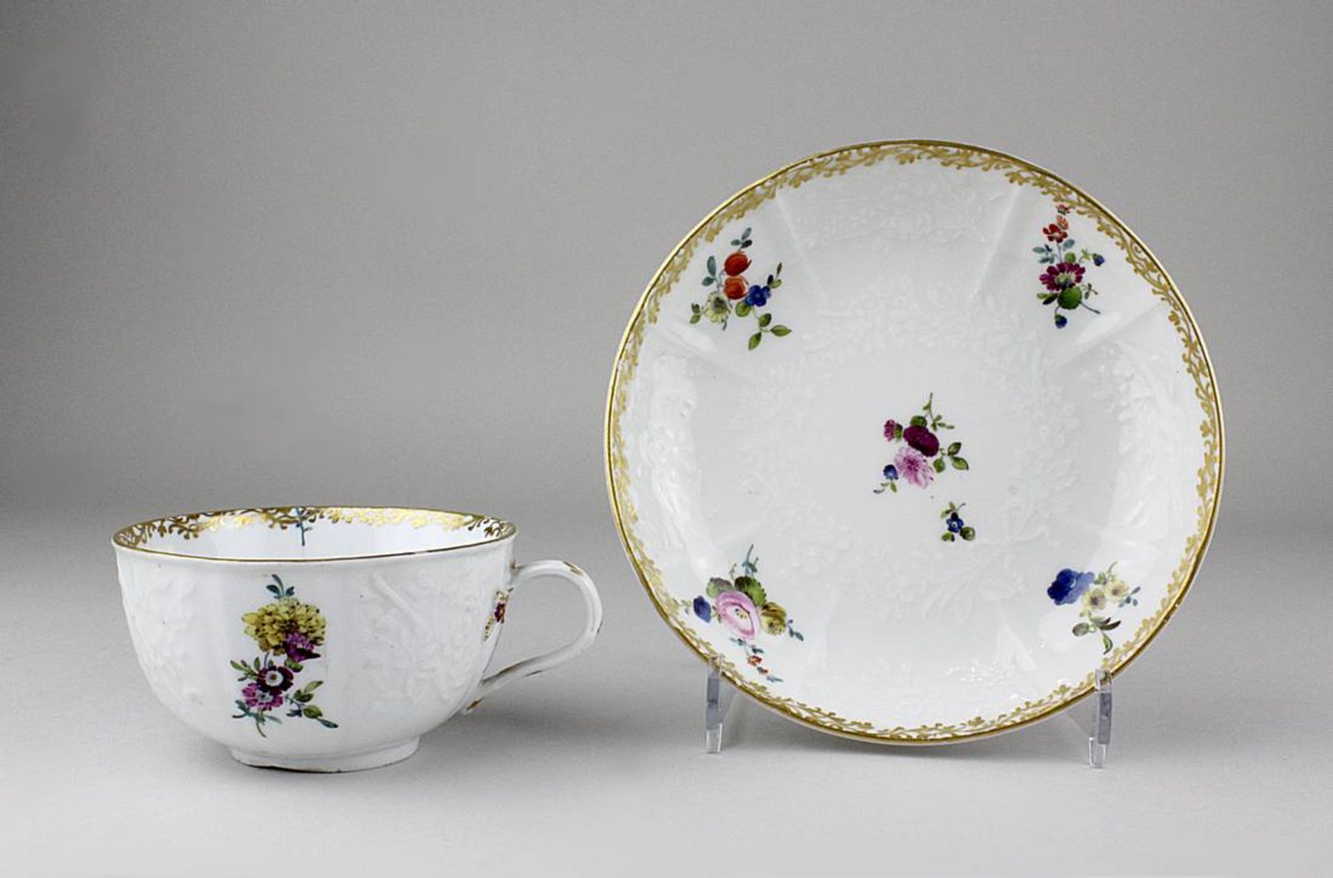 Meissen, Tasse, 1756-1780, Porzellan, weißer Scherben, Wandung reliefiert mit Fächern und